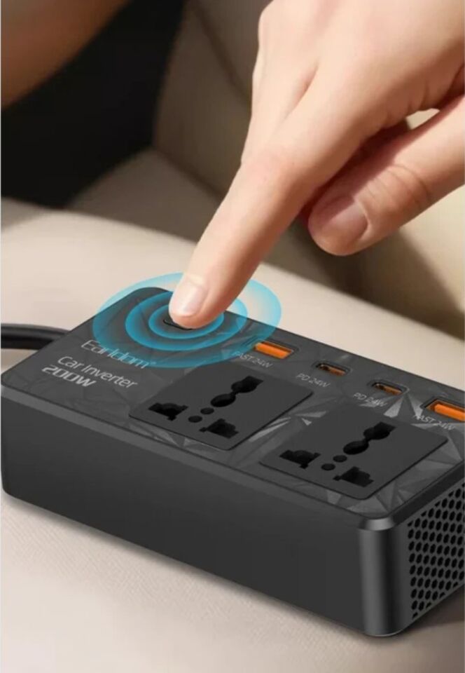 Earldom LT01 200W AC 220V Çıkışlı PD Destekli 4 Portlu Araç İçi Güç Dönüştürücü - Siyah